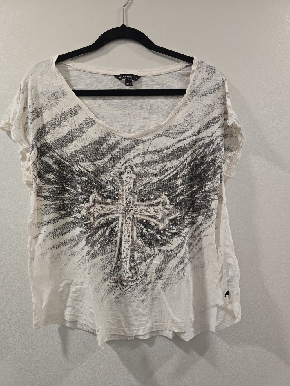 Rock & Republic Cream Short-Sleeve Tee with Winged Cross Print